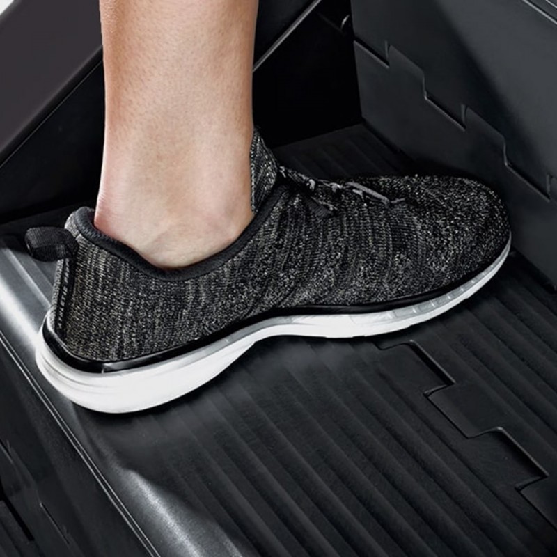 Лестничный тренажер Technogym Climb Excite Live
