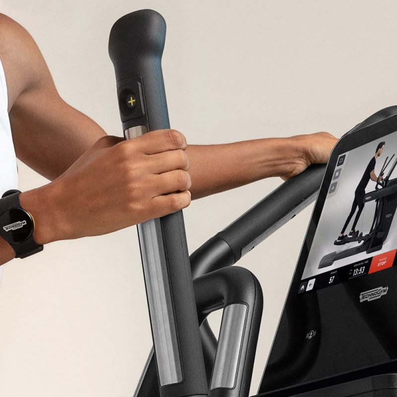 Эллиптический тренажер Technogym Artis Vario